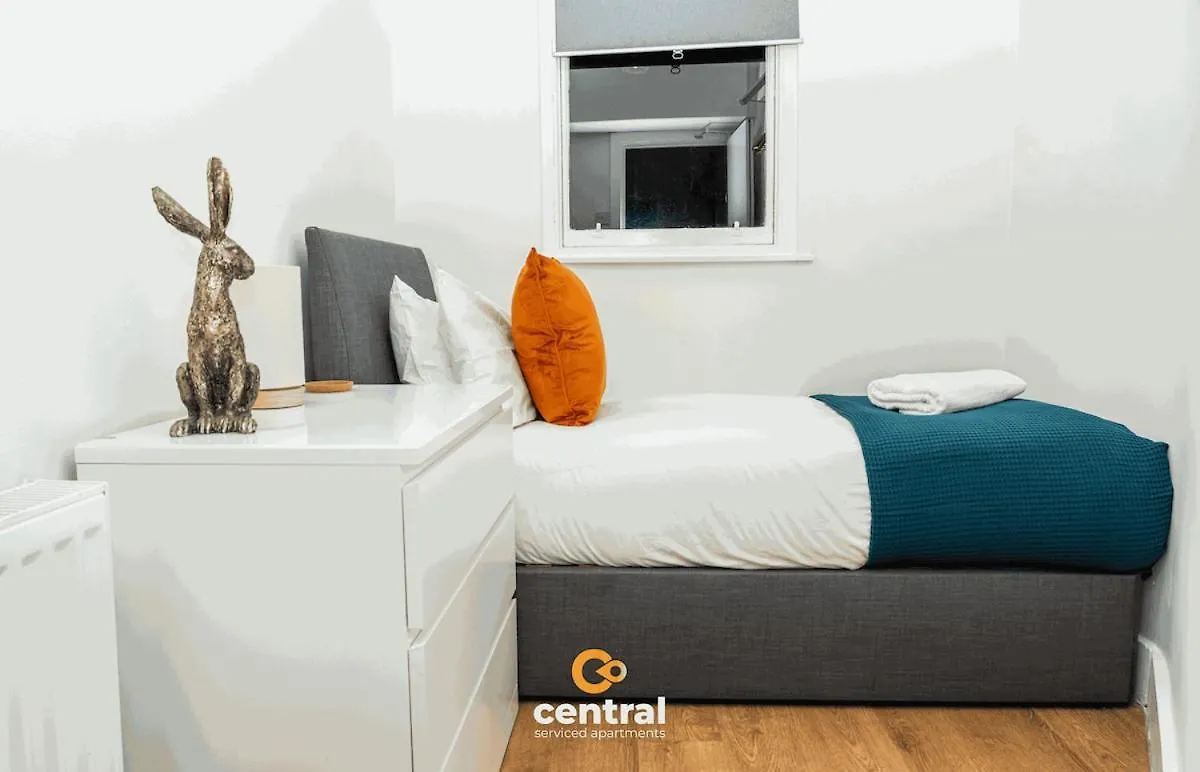 Central Serviced Apartments - 2 Bedrooms - Modern - Unique Touches - Free Street Parking - Fully Equipped - Close To City Centre - Short & Long Term Stays Available Dundee