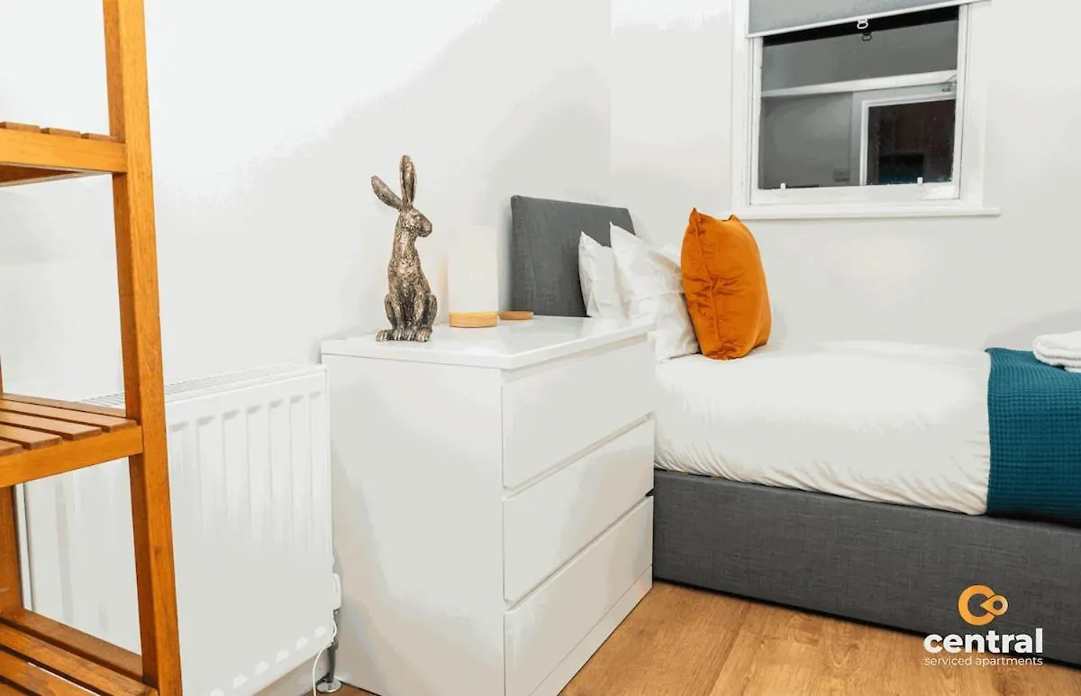 Central Serviced Apartments - 2 Bedrooms - Modern - Unique Touches - Free Street Parking - Fully Equipped - Close To City Centre - Short & Long Term Stays Available Dundee