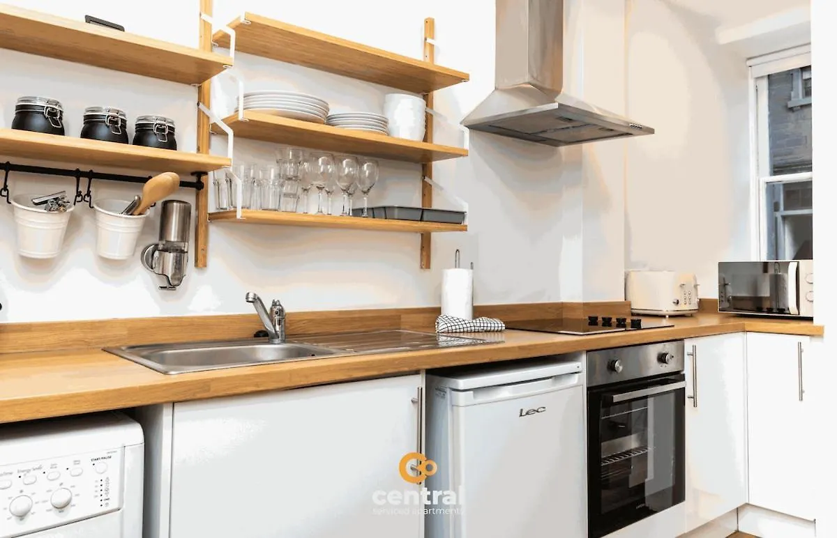 Central Serviced Apartments - 2 Bedrooms - Modern - Unique Touches - Free Street Parking - Fully Equipped - Close To City Centre - Short & Long Term Stays Available Dundee