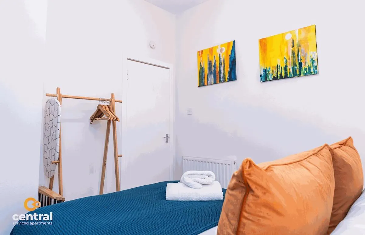 Central Serviced Apartments - 2 Bedrooms - Modern - Unique Touches - Free Street Parking - Fully Equipped - Close To City Centre - Short & Long Term Stays Available Dundee